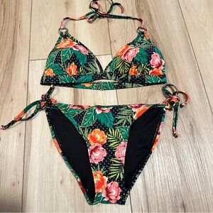 New Look Tropical Floral Bikini set with gold accent hoops & molded cups